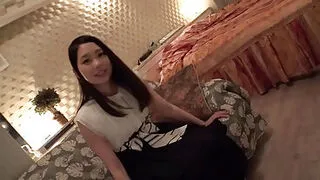 亚洲娇娃口交后交媾